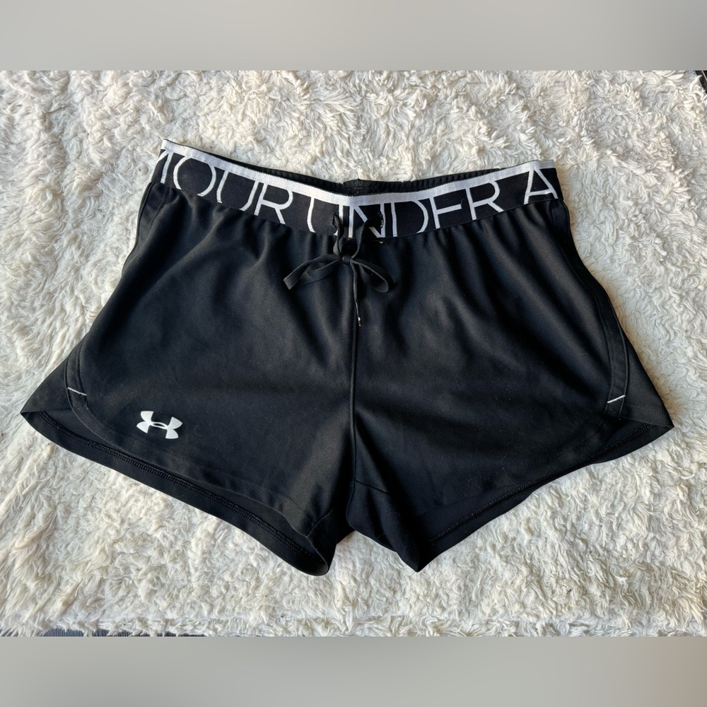 Women’s Under Armour loose fit shorts size small